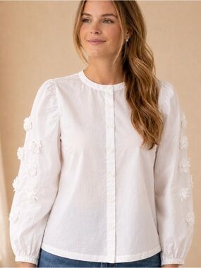 Culture White Blouse 3d Floral Sleeve Cotton Blend Medium NWT Romantic